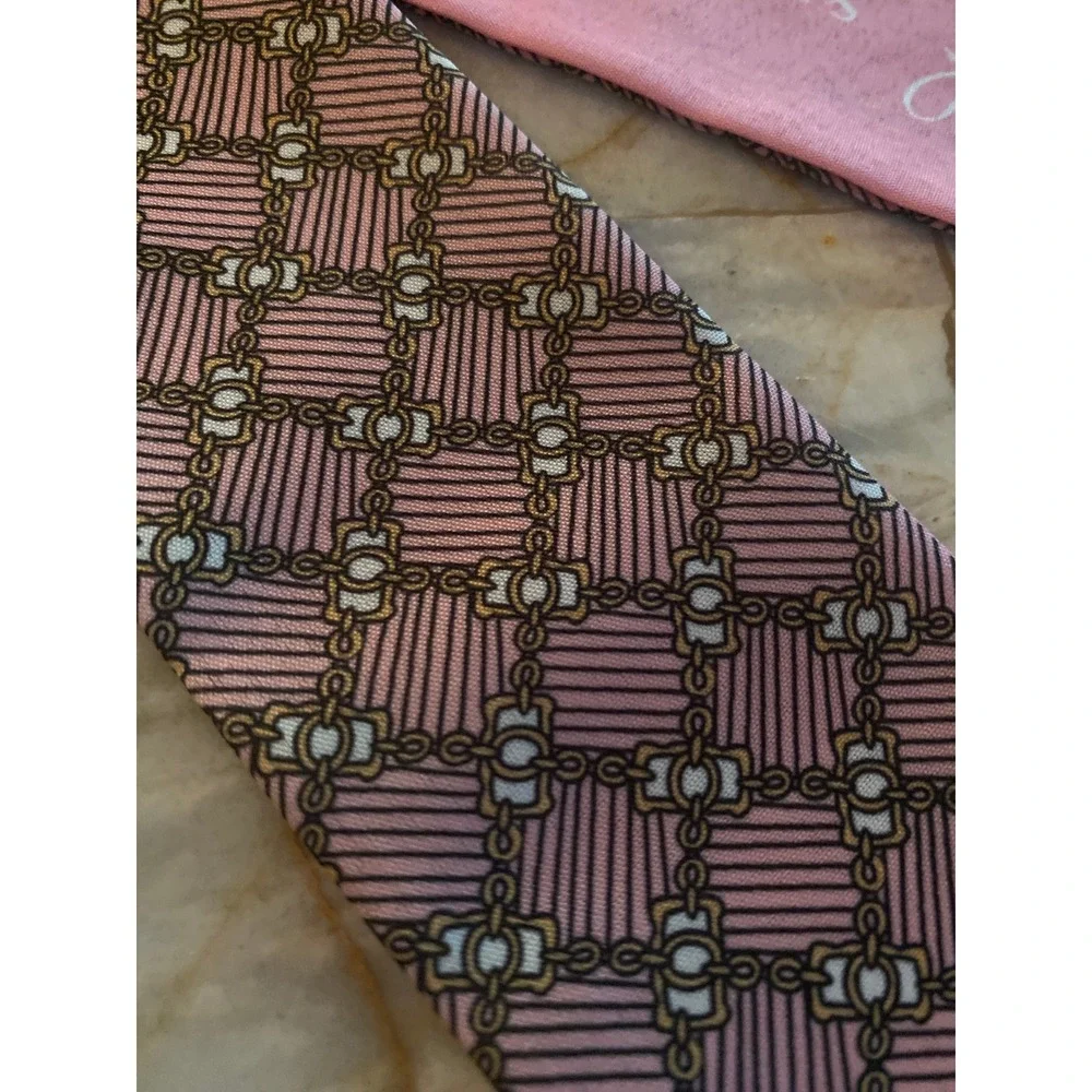 Pink Geometric Chain Link Silk Skinny Scarf Twilly‎ with Script Lettering